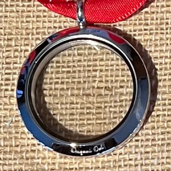 Silver Twist Locket w/Pink Enamel Face NEW - Picture 2 of 5